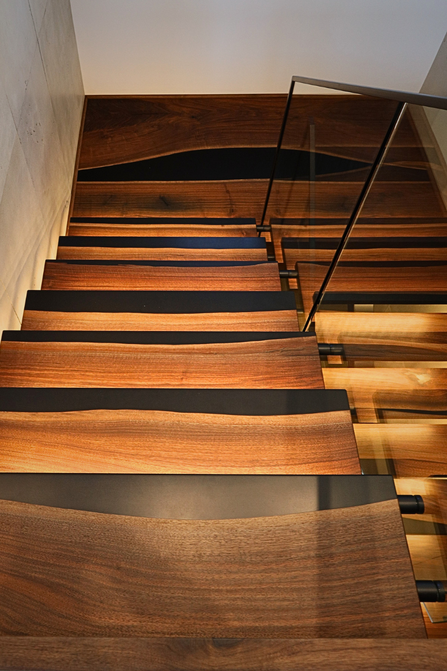 Escaliers en bois et époxy sur mesure