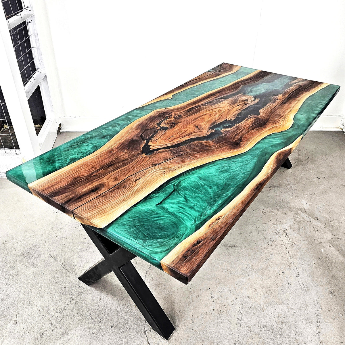 Where to Find the Best Custom Dining Tables in Gatineau & Ottawa: A Local Expert’s Guide
